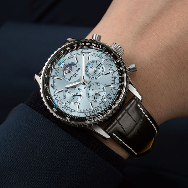 Navitimer 43 mm calendrier perp&eacute;tuel automatique en acier inoxydable et platine